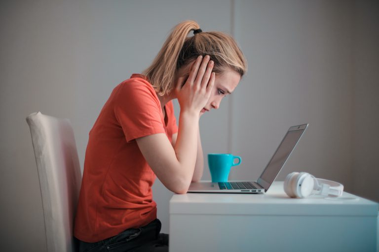 geintimideerde vrouw